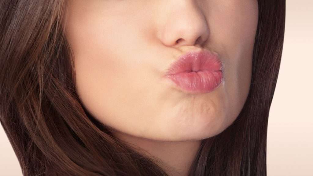 Bild eines Modells Erdbeerkinn Behandlung glowtox